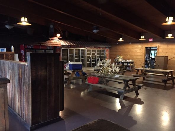 Convenience Store Lancaster : 7090 Dale Ridge Rd, Lancaster, TN 38569